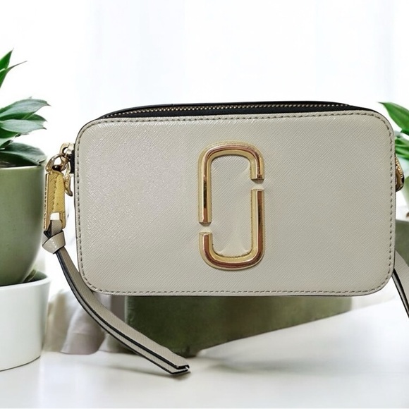 Marc Jacobs Elegant Cream Crossbody Bag with Black & Gold Guitar Strap - Picture 1 of 12